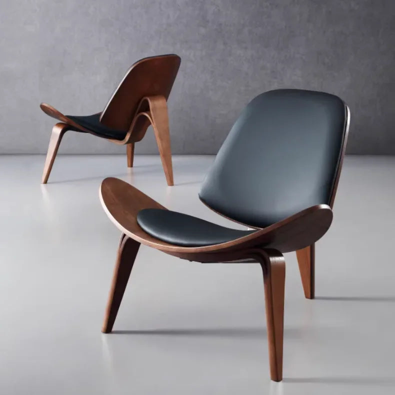 Hans J Wagner - CH07 Shell Chair (Skalstol) Walnut and Black Leather